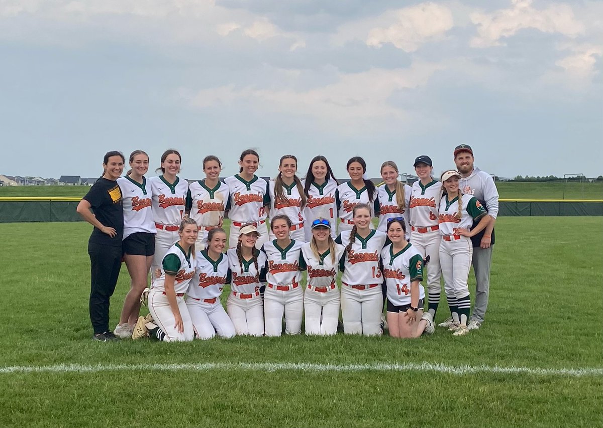 coach_grimes_'s tweet photo. Senior Night extra inning win. SPC East Conference Champions. So. Much. Love. So. Much. Pride. 🧡💚 @Bengalsoftball2 https://t.co/21kQ4FzJy4