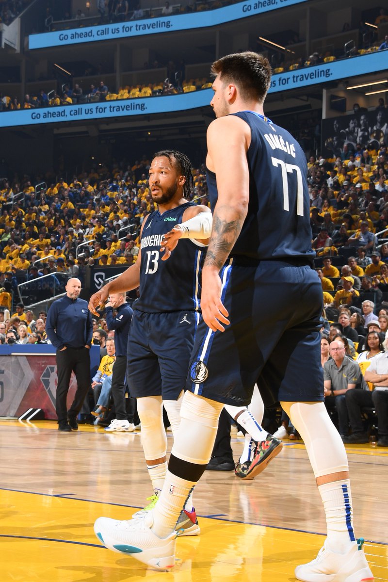 ESPNInsights's tweet photo. Luka Doncic &amp; Jalen Brunson are the 2nd pair of starting guards to each score 20 points in the 1st half of a playoff game in the last 25 seasons.

The other backcourt to do this was Damian Lillard and CJ McCollum in 2017, also at the Warriors. https://t.co/BQJbLafU79