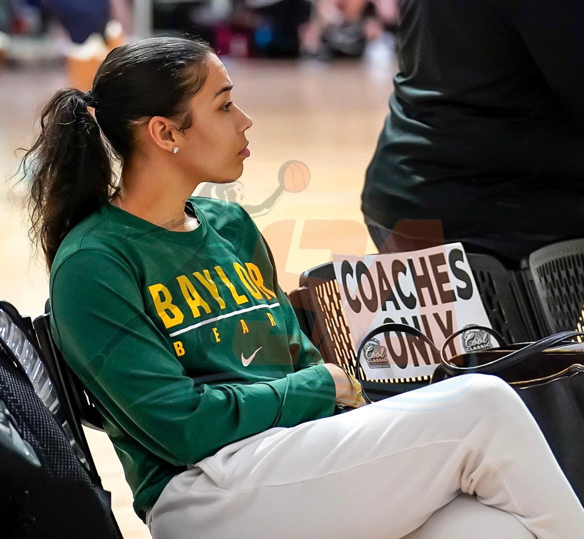 SAthletesLBB's tweet photo. Four of the 22 college coaches checking out the #SouthFlorida #RunninRebels at the #CapitalCoolClassic
@RBA_events @EssenceGirlsBB @FBCMotton https://t.co/2DGC9cPTGO