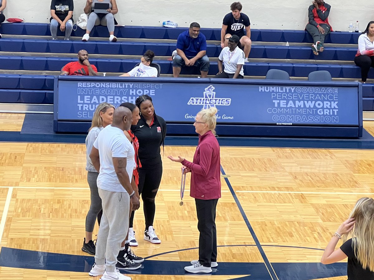 AHS_GirlsBB's tweet photo. FOREVER A DAWG! A culmination of an amazing career! Gabby, We are so proud of you &amp; how you’ve ALWAYS represented this program, school &amp; community! Your Legacy will live on for years to come! Congrats on an AMAZING career! @FBISDAthletics @SFAHS_Bulldogs @gabri_elleeee https://t.co/Yr5z3F5EwO