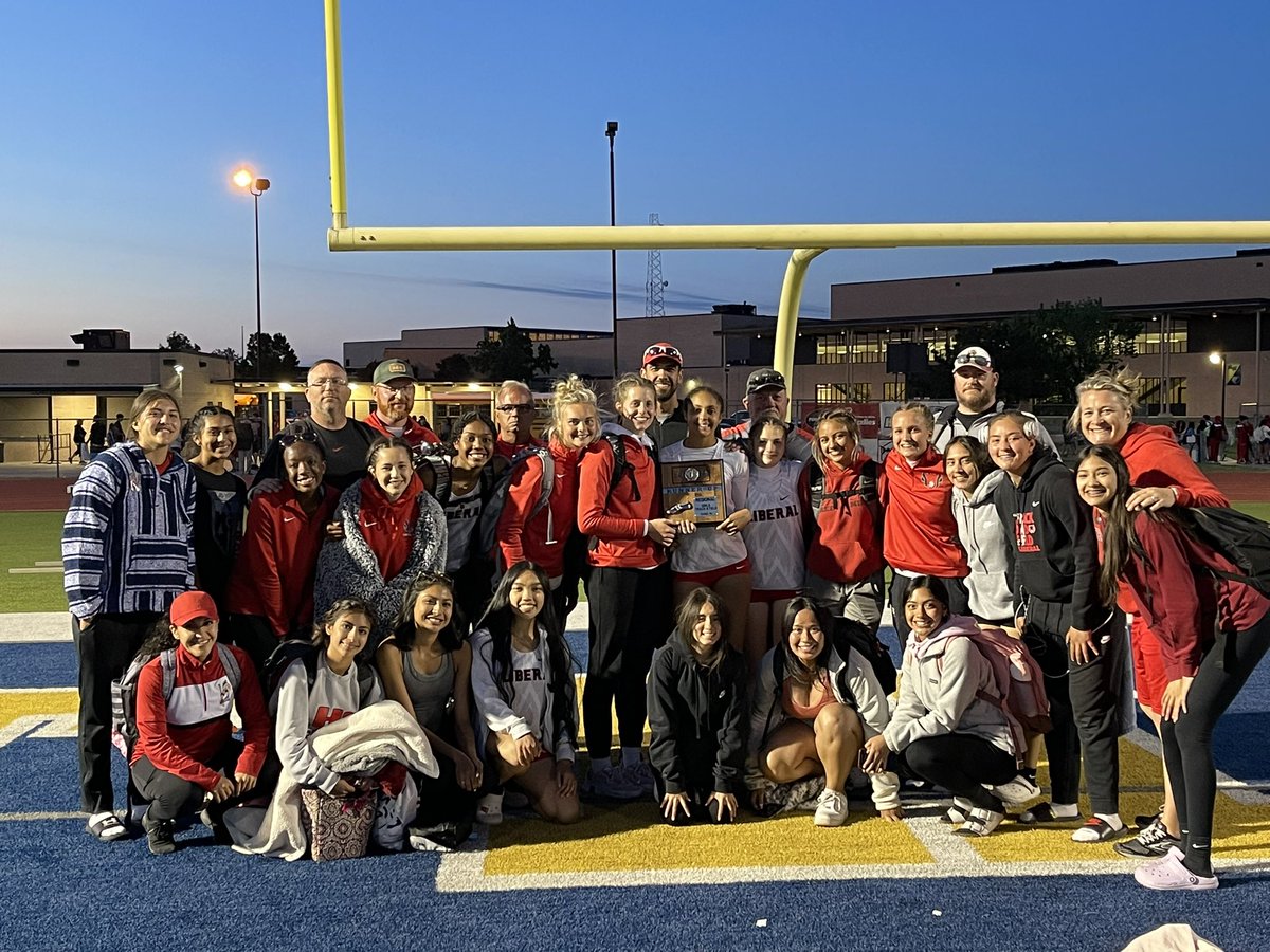 LHS_Skins_Track's tweet photo. Girls finish as regional runner-ups for the first time in almost a decade. Scored 92 points to Hutchinson’s 93 and Wichita East’s 90. https://t.co/JhpNrlhztD