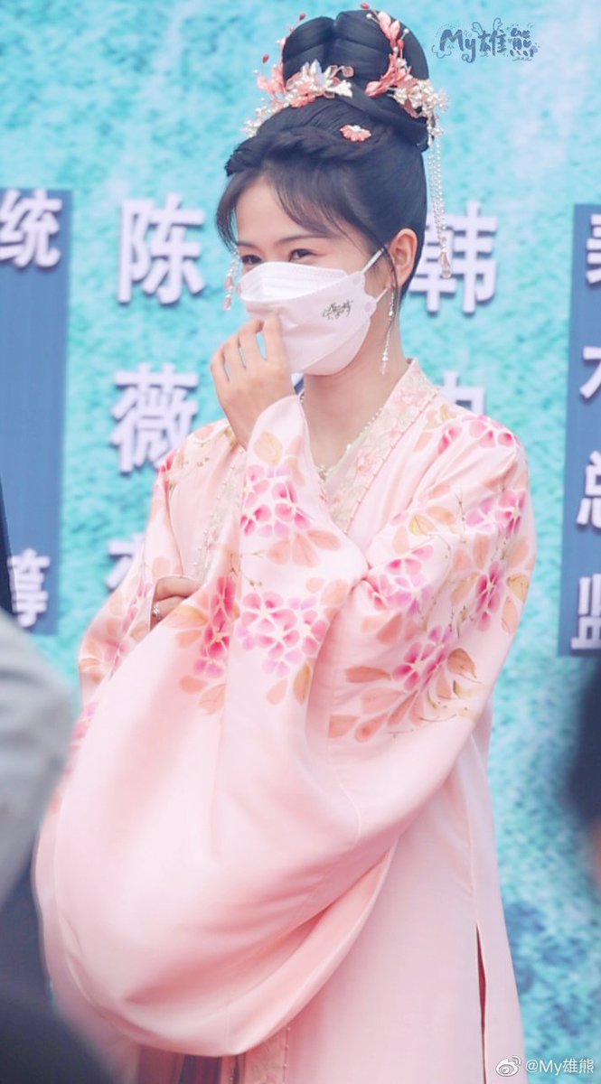 ChuQiao18's tweet photo. 210522 #NingAnRuMeng Booting Ceremony 😍🙏 🎉🎉🎉
I wish Bai Lu, all actors, all staffs, and NARM a smooth and good filming. Best Luck to #Kunning's drama adaptation 🙏🙏���
#BaiLu #ZhangLinghe
#白鹿 #백록 #ไป๋ลู่ #宁安如梦 #坤宁 https://t.co/plNBkl9RDi