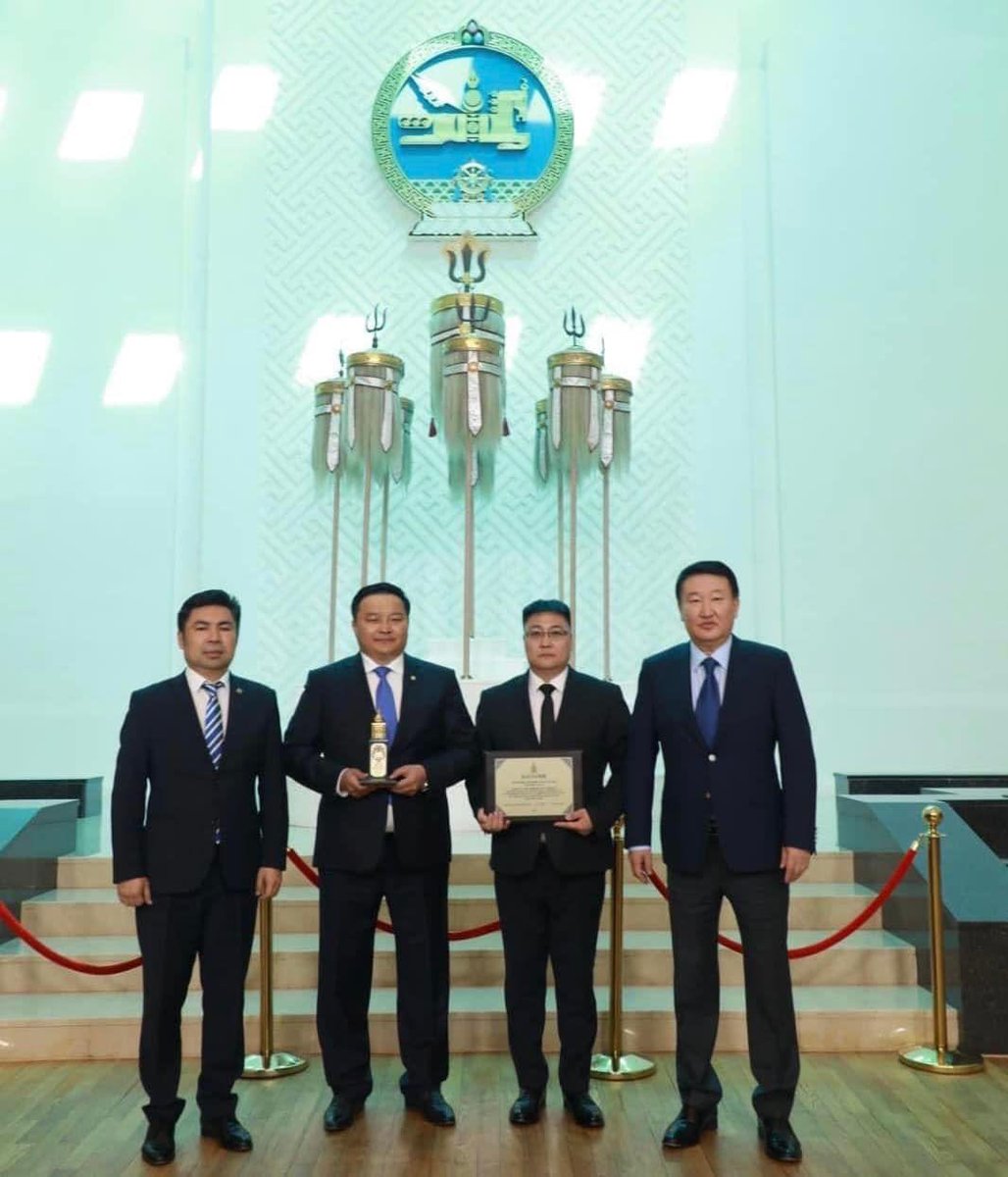 Өмнөговь “Шилдэг аймаг” шагналыг дахин хүртжээ. Браво. Хэдэн ч удаагийнх болчиховдоо.