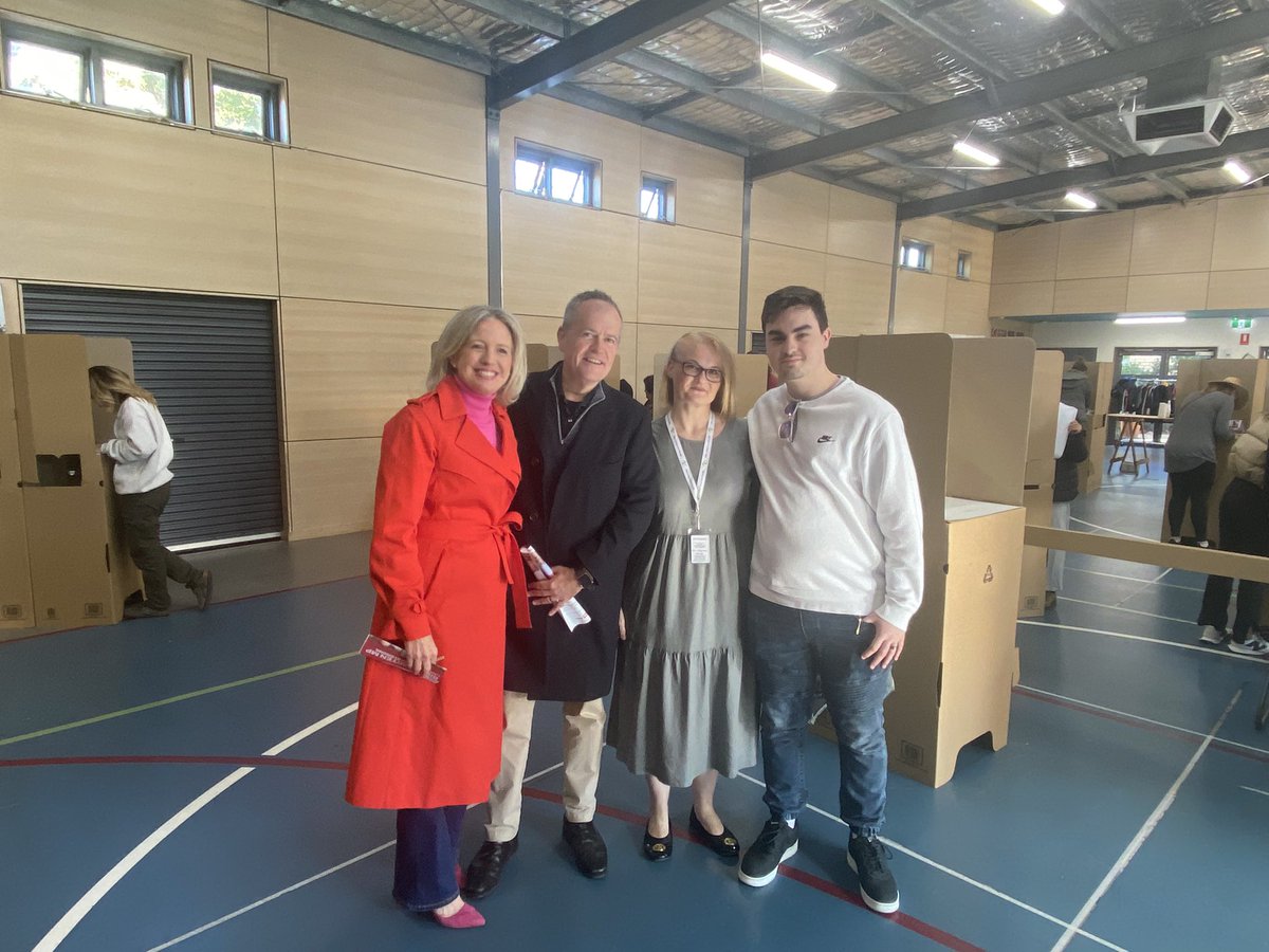 billshortenvcuc's tweet photo. Chloe and I voted in Moonee Ponds today in beautiful weather. We love to see democracy in action. Australia is ready for change. Vote 1 Labor #auspol #AusVotes22 https://t.co/5lvfNSXsvc