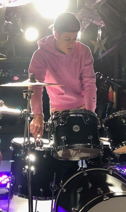 thinkeropj's tweet photo. owen as alex >>>>> https://t.co/8lh3yOCfQv