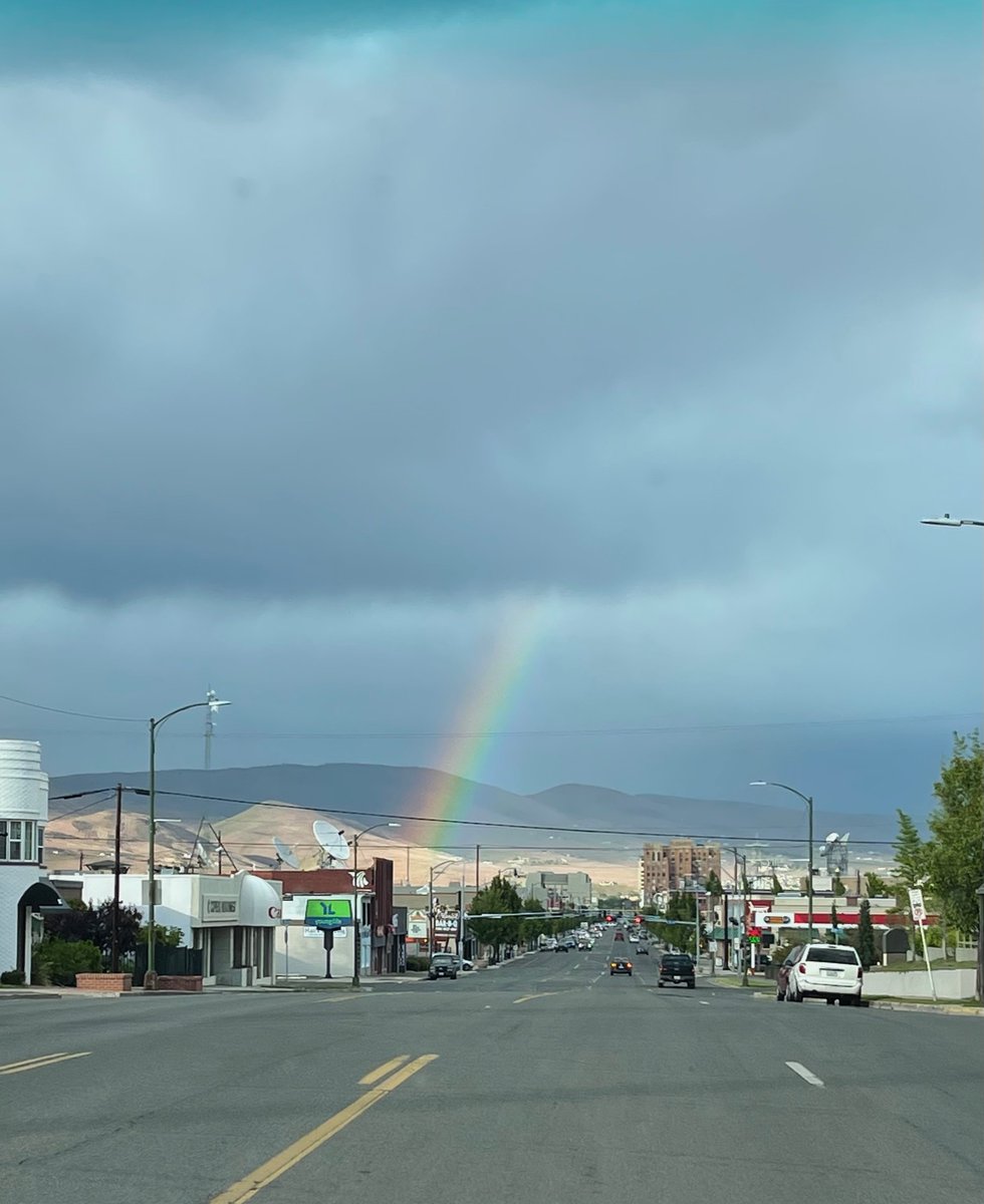 End of week vibes #yakima #rainbow