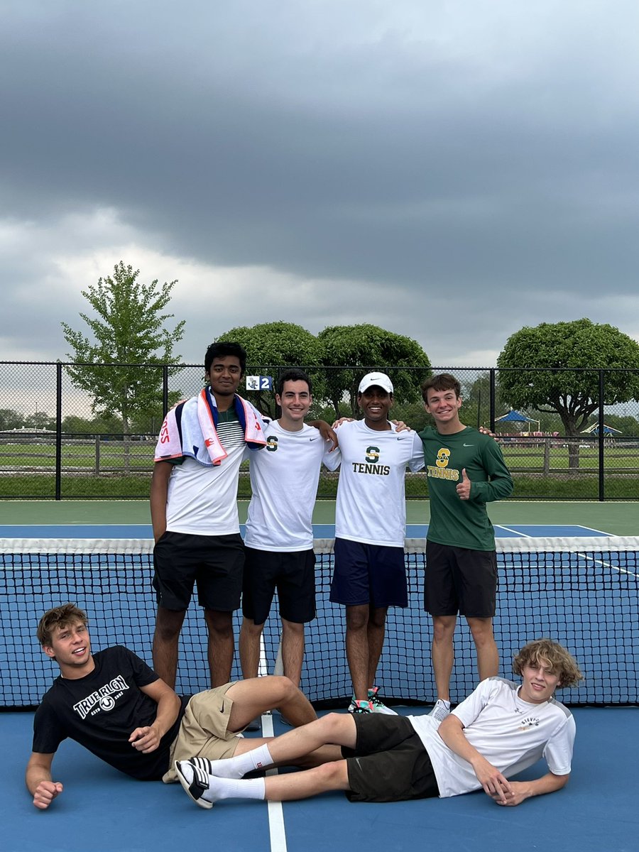 IsrizBalase's tweet image. Sectional Six ➡️ State Six 

These guys earned their spot in the big dance at the IHSA State Tournament next week! Still have a few matches tomorrow to close out Sectionals, but extremely proud of their resilience and effort today! #GoPats #Commt 🟢🟡 @SHSPatRiot 💃🏽🕺🏽