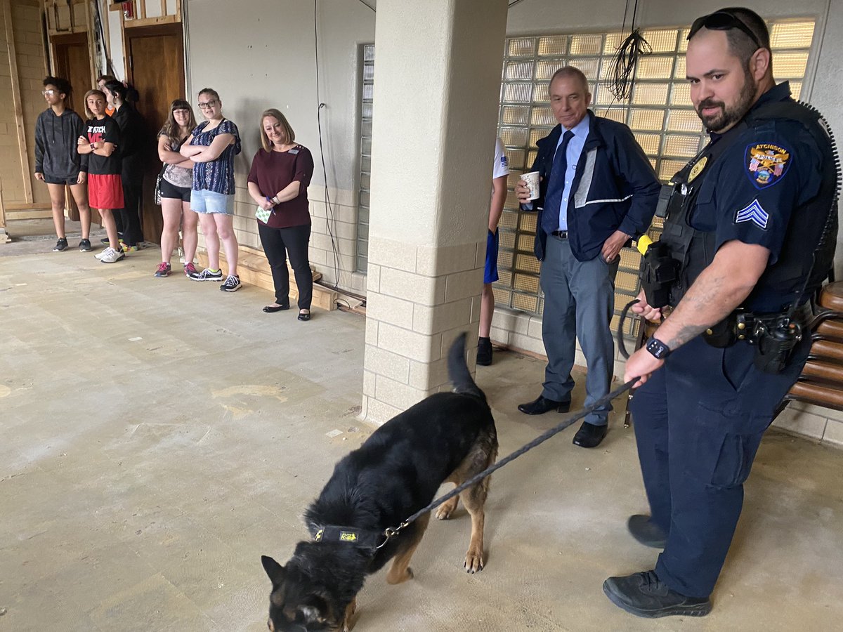 MrsAmandaDavis2's tweet photo. We had a great time at City Hall Tuesday with our amazing City Manager, Amy Finch, and Captain Eichelberger! We learned about services the city provides, city ordinances, municipal court, city commissioners, and all about the police station! 🚔 #WeAre409 https://t.co/41y67xOar2