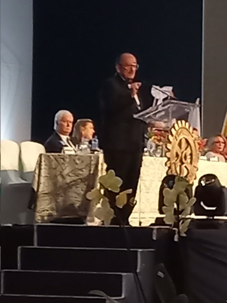 CRSDHI's tweet photo. Reconocimiento a La Dra. Rafaela Pérez a quién se le dedicó la Conferencia y palabras del representante del Presidente de Rotary Shekhar Mehta, el PG Vicente Albezu. #Rotary #Distrito4060 https://t.co/0rIG4oKkp5