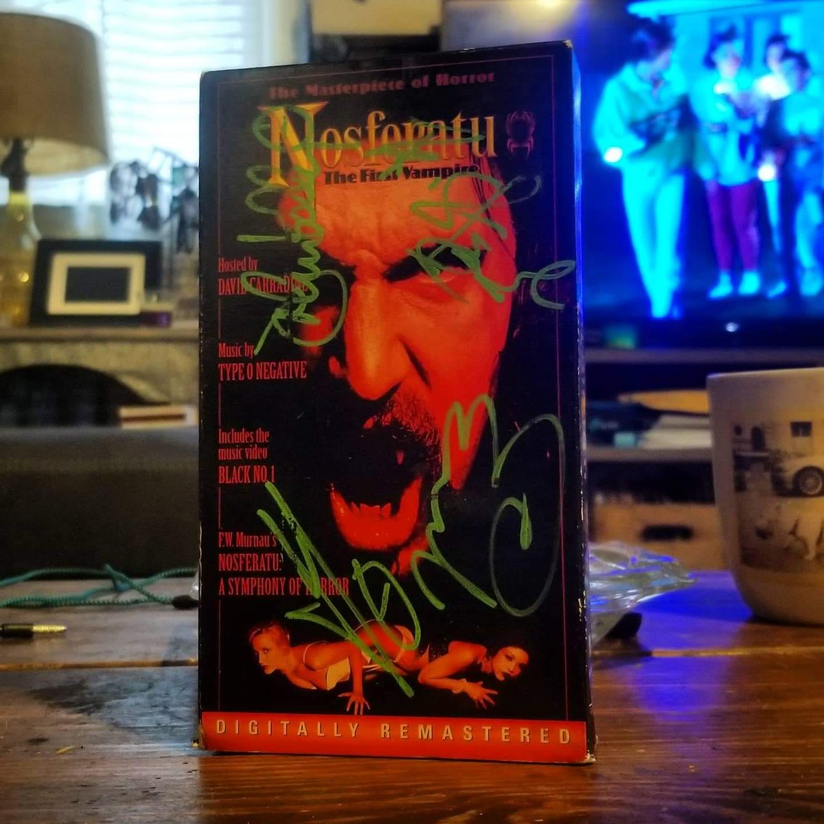 OneHungIrishman's tweet photo. @kinky_horror I appreciate the quality of the print we're watching but I still prefer this version.
Marvel at its glory. VHS copy of Nosferatu with soundtrack by Type O Negative, narrated by David Carradine and signed by the FULL BAND!
#TheLastDriveIn @therealjoebob @Shudder https://t.co/0kaYjnwNqL