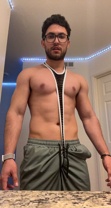 Todays gym fit 💪🏻 😂 https://t.co/xh9Voq1iJF
