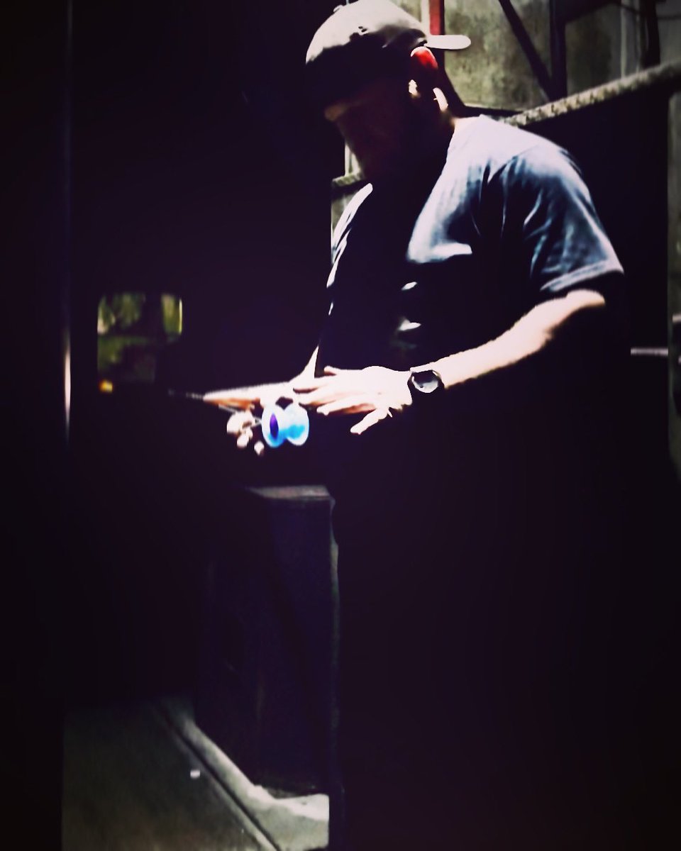 cris_tha_menace's tweet image. In the darkness, find your light. #yoyo #yoyotricks #yotricks #yoyoplayer