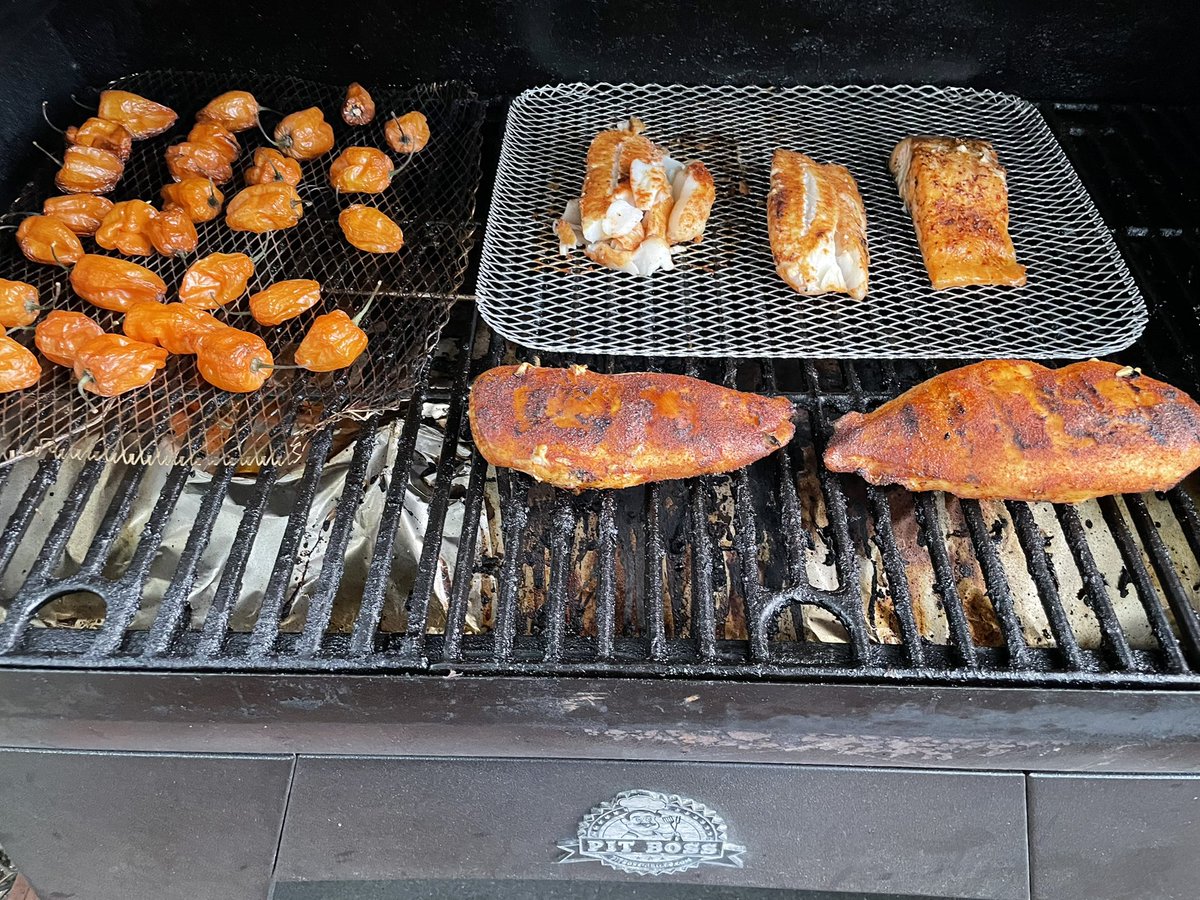 BigCdad's tweet photo. @PitBossGrills #fillitupfriday with some chicken breast, cod, and salmon heavy dusted with some #stalekracker Cajun Two Step. Dat stuff is money! Also smoked some habaneros for my hot 🥵 Bbq sauce. https://t.co/Eyq6rXeV5U