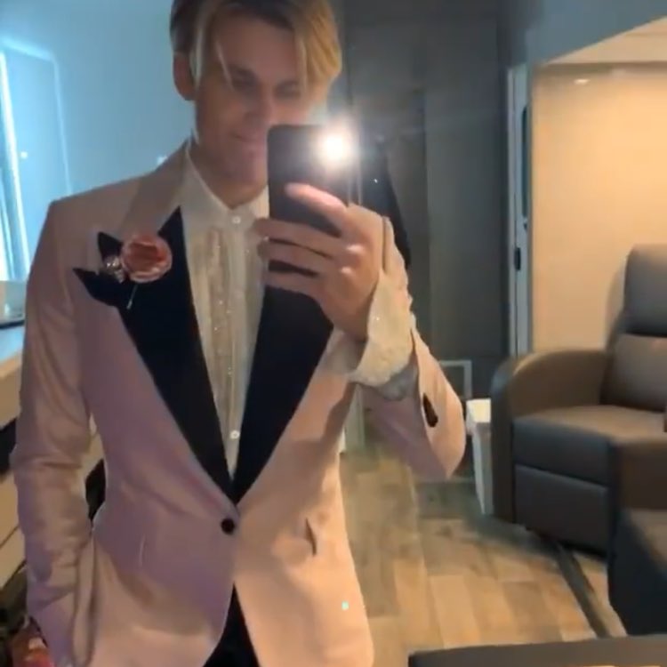 thinkeropj's tweet photo. owen as alex >>>>> https://t.co/8lh3yOCfQv