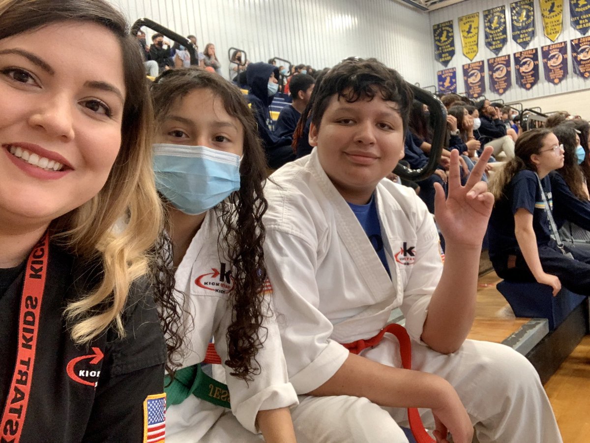 dz_kickstart's tweet photo. Celebrating our 8th graders! So many great memories with each and every one of you! Thank you for your dedication 👏🏻👏🏻 @KICKSTART_KIDS https://t.co/A32m5SliO2