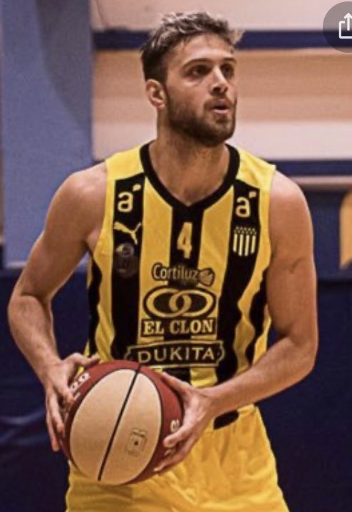 “Déjame mandarle saludos a las familias de los desaparecidos que están marchando” el final de la nota a Diego García <a href="/DiegoGa13/">Diego Garcia</a> de Peinado (que dijo “me sumo”). Lo que no hizo el club lo hacen los jugadores. El alma no son los dirigentes. #MayoMesdelaMemoria