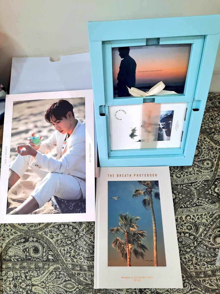 kymmxxn's tweet photo. 7) เซตรูปจากกล่องน้ำหอมค่ะ
300 รวมส่งค่ะ
#ของสะสม702 
#ตลาดนุช
#เป๊กผลิตโชค https://t.co/DwNOIRSOpK