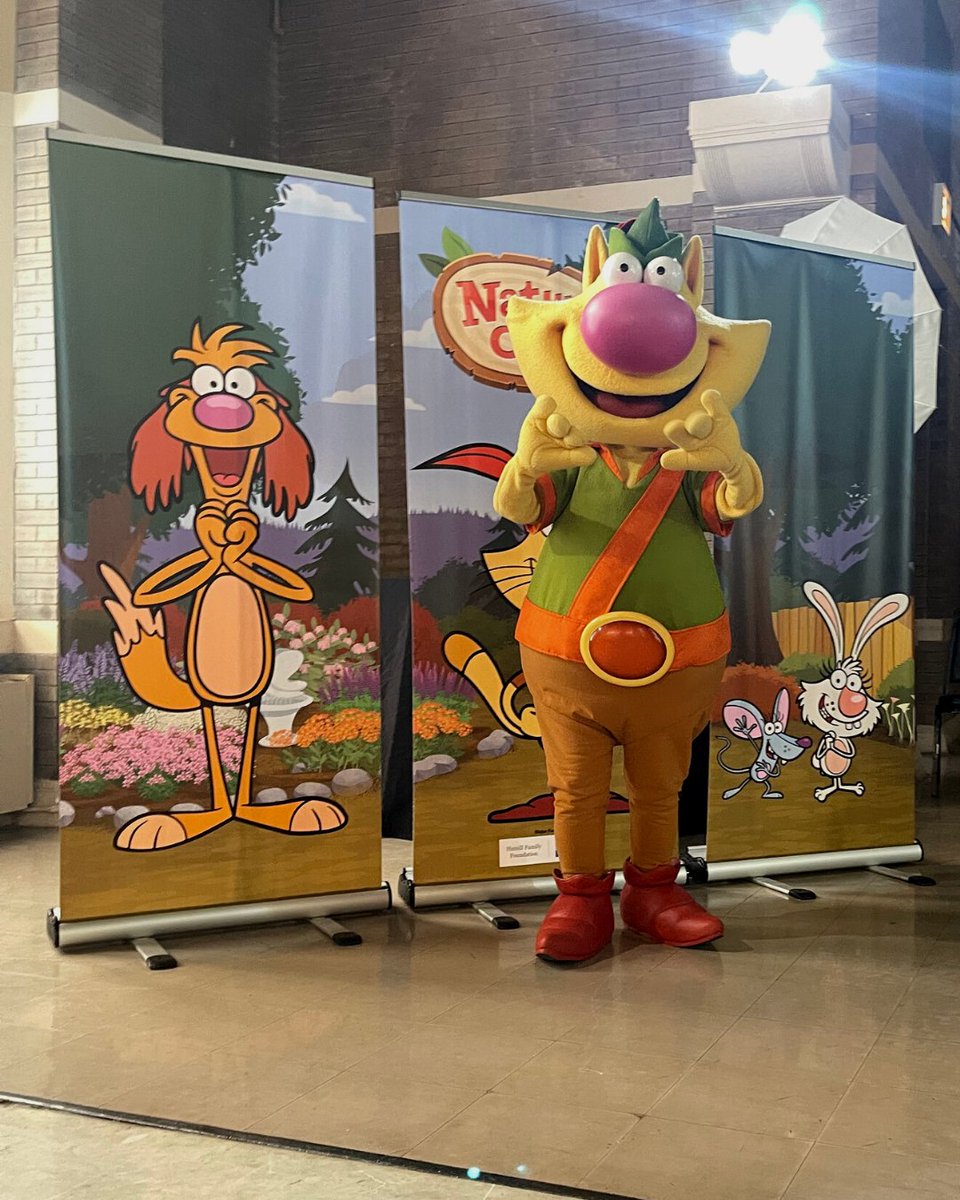 ProjExplore's tweet photo. Nature Cat was definitely a hit! We’re so glad the students at Mary Crane Center at Bethel New Life enjoyed themselves. They welcomed Nature Cat with open arms and high fives. Day 2 of #ChicagoLearningDays https://t.co/yVQpBgyKce