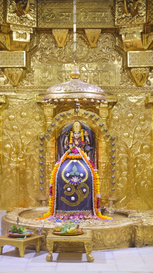 DDNewsGujarati's tweet photo. પ્રથમ જ્યોતિર્લિંગ સોમનાથ મહાદેવના આજના સવારના શ્રૃંગારના દર્શન
@Somnath_Temple https://t.co/IoMQSVSIMB