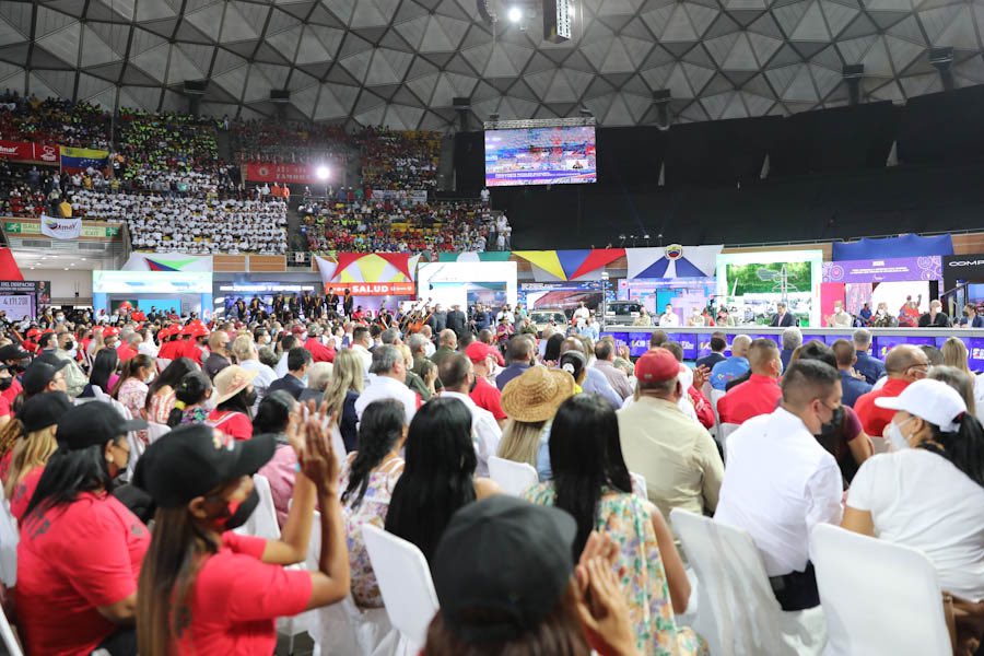 delcyrodriguezv's tweet photo. Hoy el Presidente @NicolasMaduro activó el 1x10 del Buen Gobierno para empoderar aún más a nuestro pueblo en la conquista de su futuro, a través de plataformas tecnológicas. 

¡Venezuela unida sigue venciendo obstáculos y construyendo un mejor destino para sus hij@s! https://t.co/4GcriocAiI