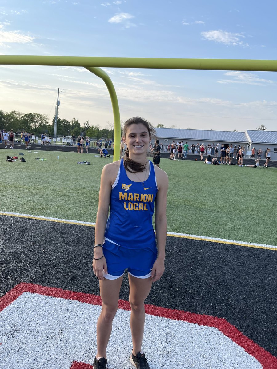 ML_Flyer_Track's tweet photo. Sam Hoelscher wins both the 100h and 300h AND sets a new 🚨🚨🚨school record in the 300h🚨🚨🚨 https://t.co/2z9DQ7CF3J
