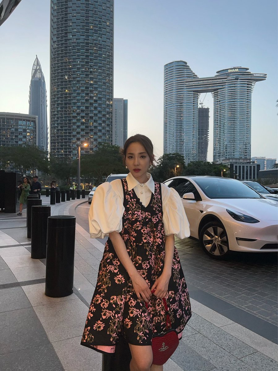 krungy21's tweet photo. 아이 러브 마이 두바이 봤어요?! 😆 정말 두바이에선 슈퍼카만 타고 다닐까? 🤔 명품시계만 차구 다닐까? 🧐 얼마나 화려할까?! 💎 우리가 궁금했던거 다 체험해보구 왔어용~!!! 😎👍🏻 #다라티비 in #두바이 watch #IlovemyDubai in #DaraTV https://t.co/45YMYn45ks