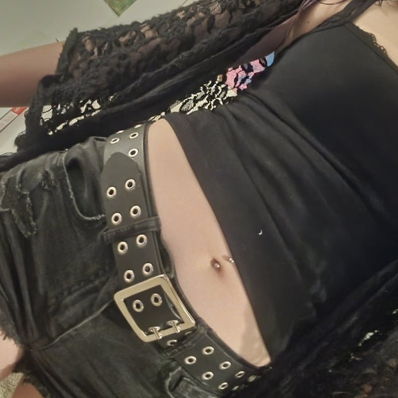 gbodybitch's tweet photo. Link in bio #onlyfans #subscribe #gothgf #NSFW https://t.co/epnQidooGc