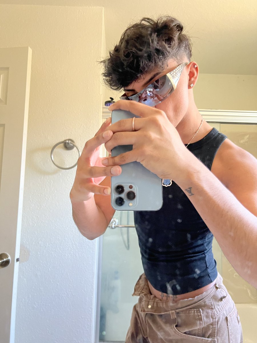 afishsign's tweet photo. dirty mirror https://t.co/btko8zeua6