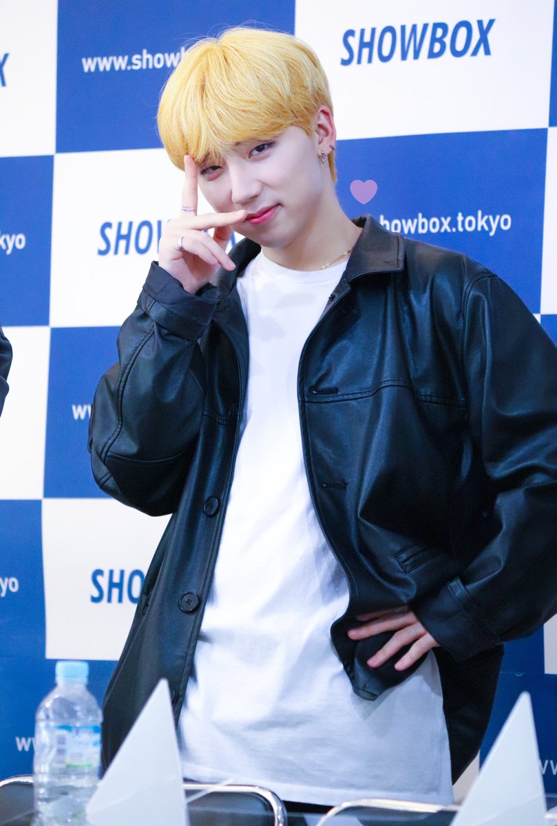 20010419_com's tweet photo. 220520 포토타임

 🥺💜

#AMBITION #엠비션 #ROOKIE #루키
@ambition_1004  @imjust_hh https://t.co/aokSMo4qVj