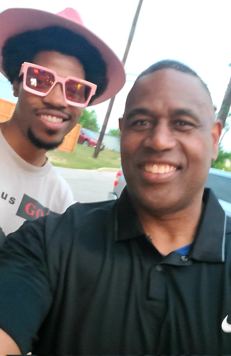 Foss_Sports's tweet photo. In the woods with @MikeEWinfield Gettin my #laugh on with #comedy
#standupcomedy #stepman #fun https://t.co/RFdIdsTzln