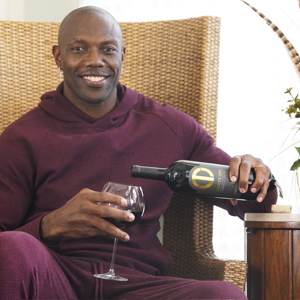 81_vino's tweet photo. #WeekendVibes 
Cheers!  🍷🍷

Eighty-One wine by Terrell Owens is available at https://t.co/tMbbrP4aOC 
#TO81 https://t.co/oYnGlJQ53B
