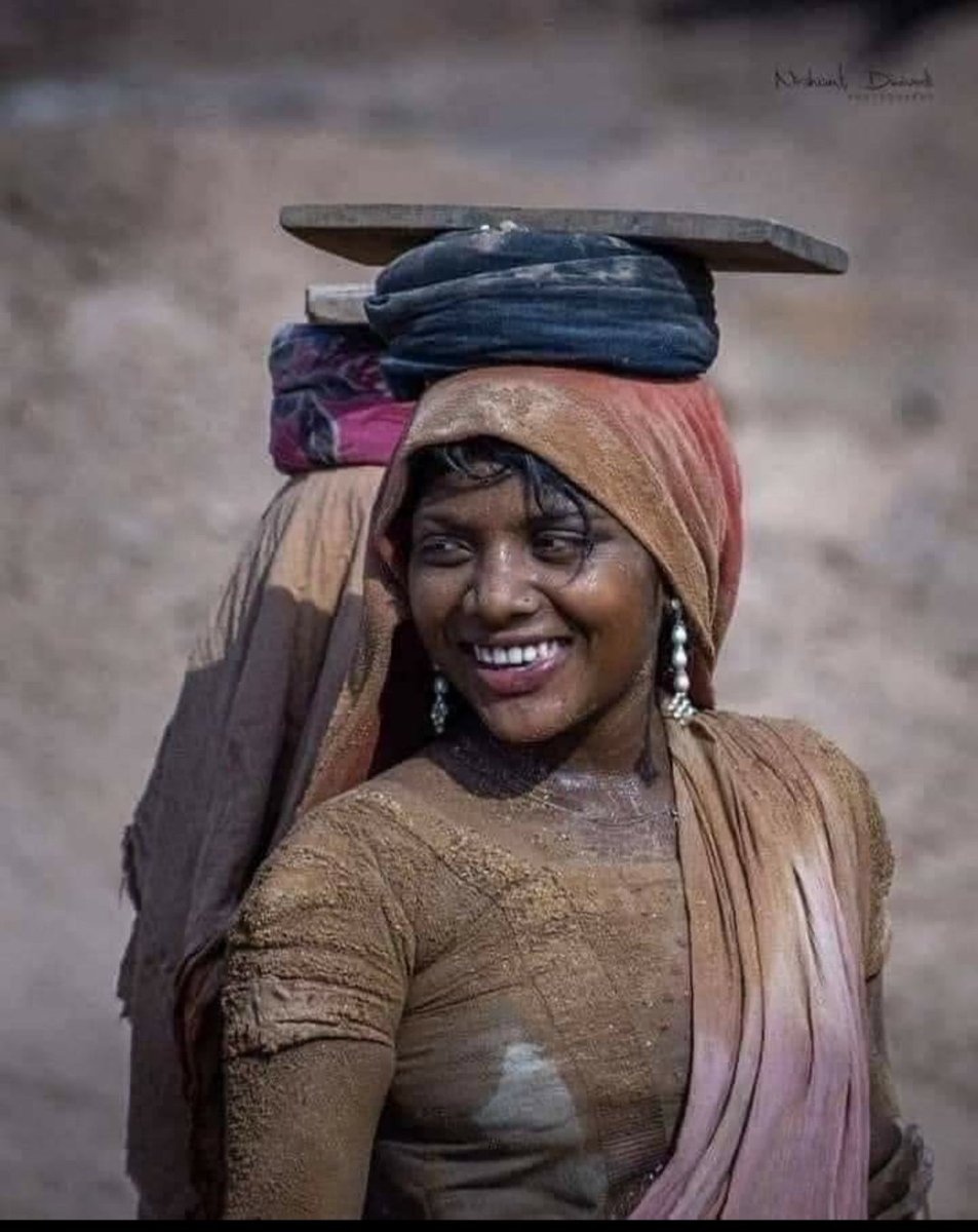 neetusinghT's tweet photo. अमीर अमीर होकर भी रोता है और
गरीब गरीब होकर भी हंसता है! https://t.co/tMhrqy9r0n