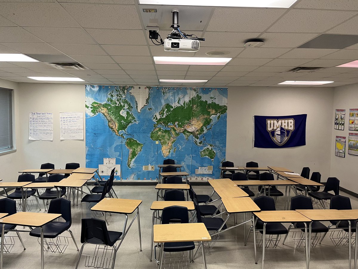 best you’ve ever seen 😮‍💨🎉 class of ‘22 out! #seniorprank