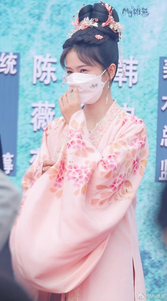 hourlybailu's tweet photo. Bai Lu's #Kunning traditional outfit! 😍🤩😘 210522 #NingAnRuMeng Booting Ceremony!
#BaiLu #白鹿 #백록 #ไป๋ลู่ #宁安如梦 #坤宁 #Zhanglinghe https://t.co/k9BD0Zrasv