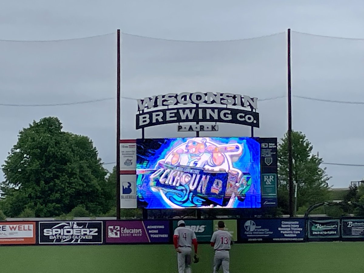 JoeyHulsebus's tweet photo. @DockHounds Like the new place! @WisBrewingCo  #rethinkthetv @Daktronics https://t.co/916t852r4S
