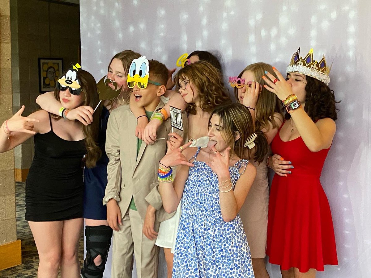 Harvey Middle School tweet media