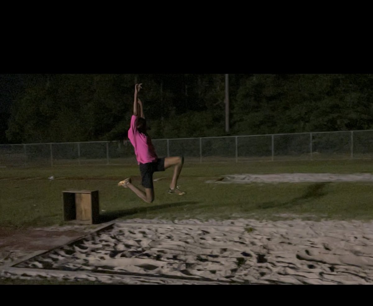 barron_jordyn1's tweet photo. Long Jump technical work! #BeginningStages https://t.co/lzeDkHuF8C
