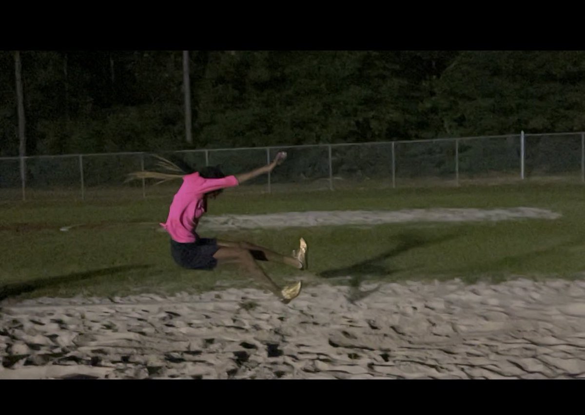 barron_jordyn1's tweet photo. Long Jump technical work! #BeginningStages https://t.co/lzeDkHuF8C