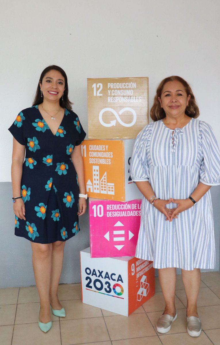 Yola_MartinezL's tweet photo. Siempre es un gusto platicar con mujeres talentosas y comprometidas con su gente. Con la Presidenta del Comisariado Ejidal de Putla Villa de Guerrero @Fivonneguzman, conversamos acerca del trabajo en equipo que realizaremos en la región. https://t.co/quMUmt0S50
