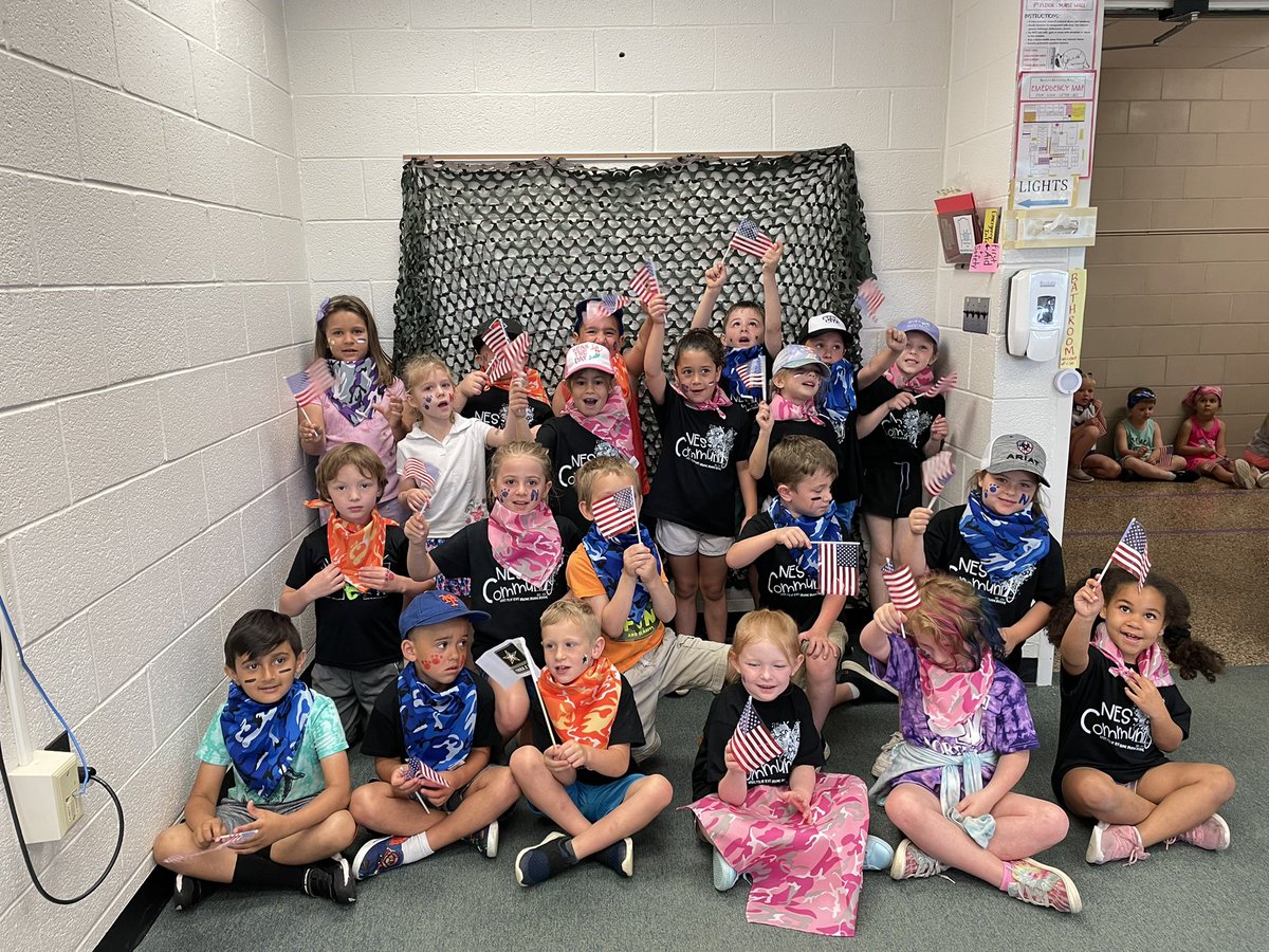 PaulaClendaniel's tweet photo. Lots of fun at NES field day today! Relays, Parachute, Obstacle Course and snow ones were all a hit! #becomebelongnycsd #yocommunity #nespolarbears https://t.co/Q9ZHF26aI1