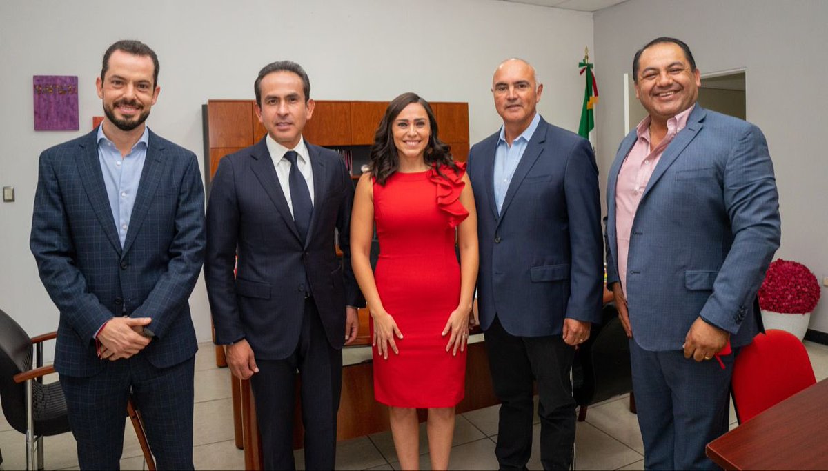 AbiArredondo's tweet photo. Felicidades a todas y todos los galardonados, gracias por su entrega y compromiso con nuestro partido, por siempre mantener la frente en alto y defender el orgullo de ser priistas.

Sigamos mostrando pasión, y entrega por seguir haciendo del PRI el partido más grande de México. https://t.co/VGcvpG8x7G
