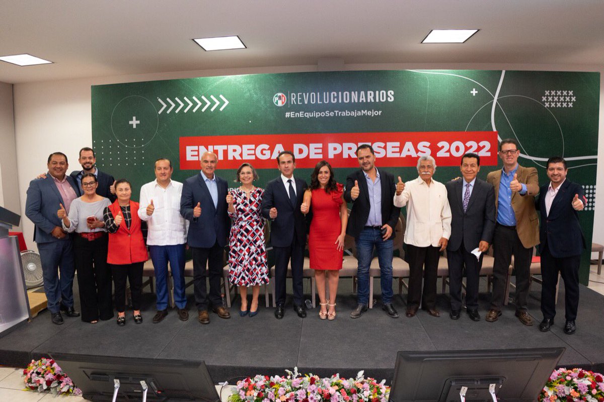 AbiArredondo's tweet photo. Felicidades a todas y todos los galardonados, gracias por su entrega y compromiso con nuestro partido, por siempre mantener la frente en alto y defender el orgullo de ser priistas.

Sigamos mostrando pasión, y entrega por seguir haciendo del PRI el partido más grande de México. https://t.co/VGcvpG8x7G