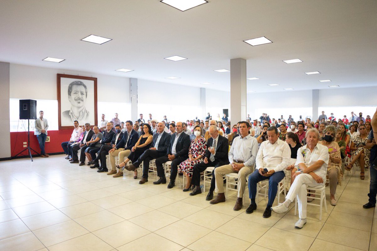 AbiArredondo's tweet photo. Felicidades a todas y todos los galardonados, gracias por su entrega y compromiso con nuestro partido, por siempre mantener la frente en alto y defender el orgullo de ser priistas.

Sigamos mostrando pasión, y entrega por seguir haciendo del PRI el partido más grande de México. https://t.co/VGcvpG8x7G
