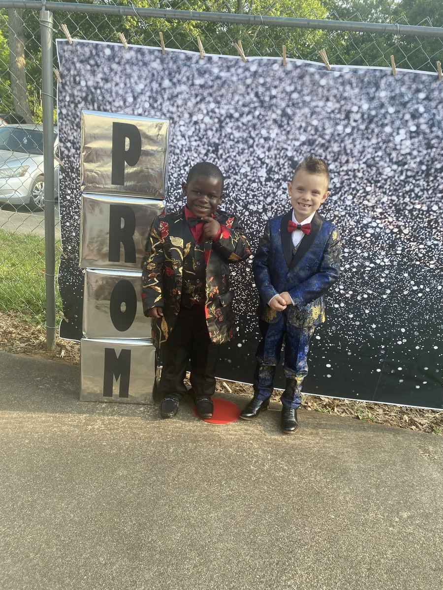 Ms3mmy's tweet image. PreK Prom 2022. My boy, his other mama (my boo🥵), his brother from another mother, and his prom queen. I can’t, y’all! #akingandhisqueen #prekprom2022 #myladyisfiiine #brotherfromanothermother #callhimRagu #youaremywild