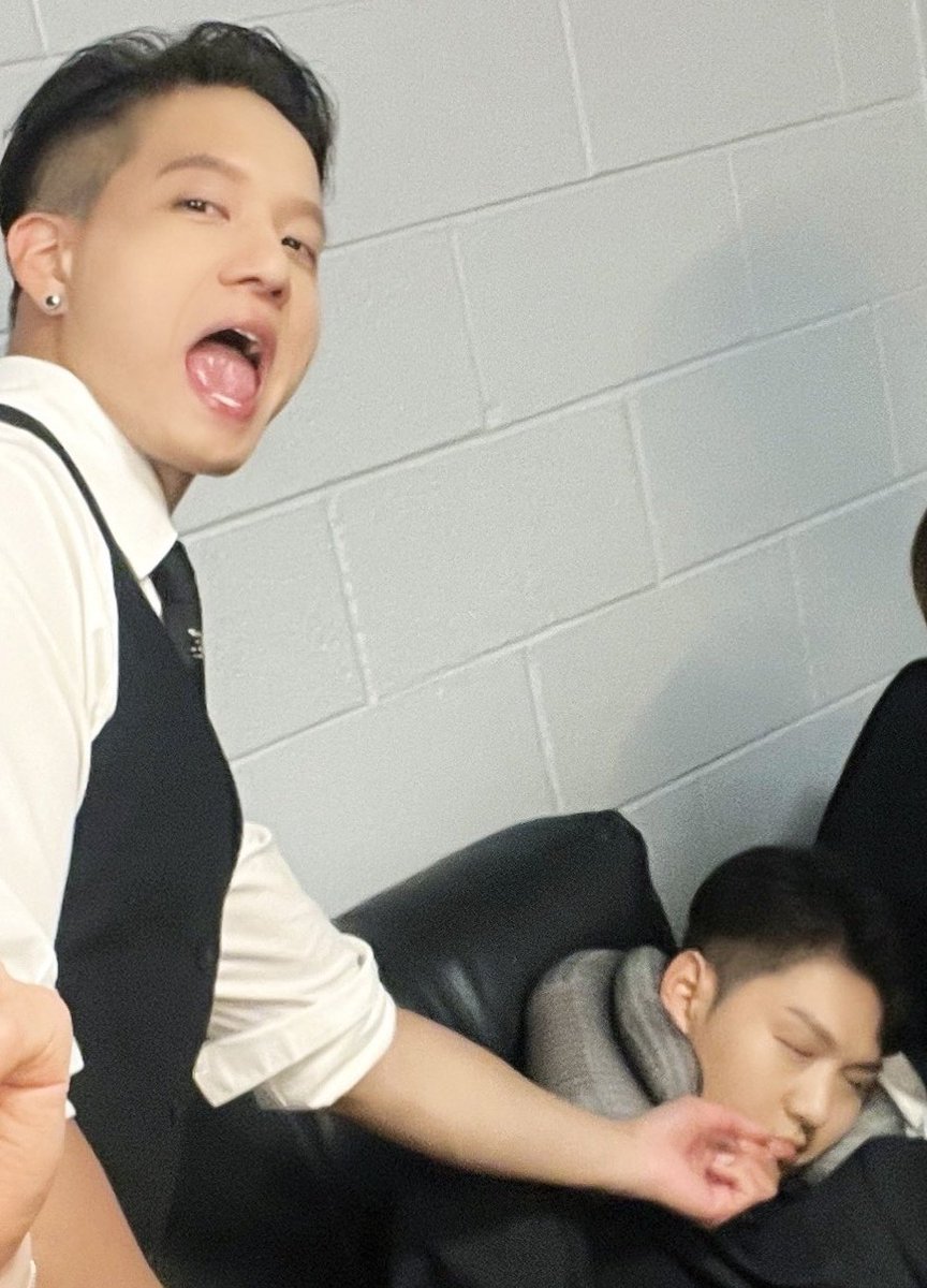 dailypensub's tweet photo. KCON 2022 Premiere in Chicago DAY 1
#λΉν¬λΉ #BTOB #PENSUB
#KCON #KCON2022Premiere https://t.co/HuVi8oTiTU