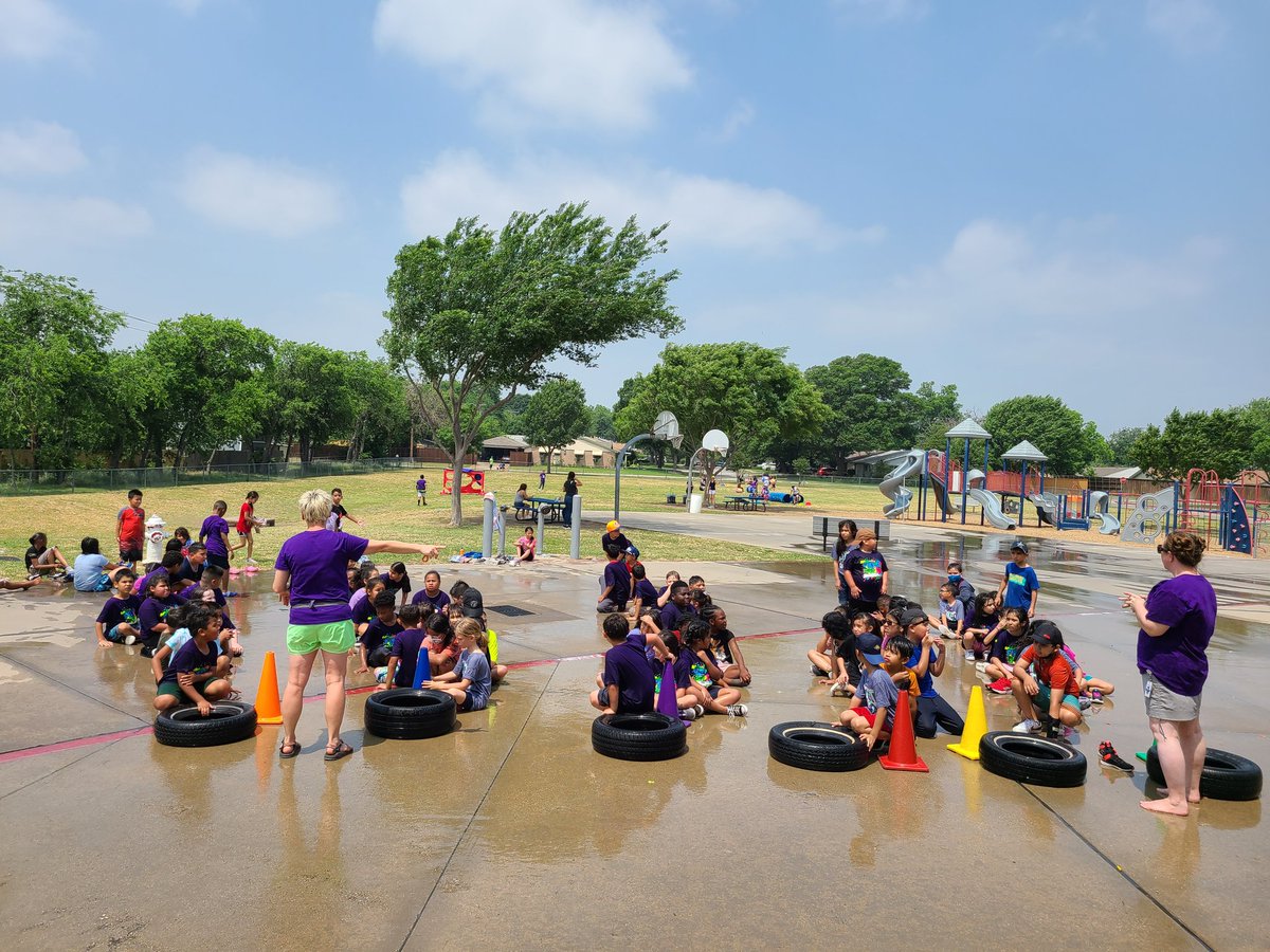 MaestraRdz's tweet photo. Field day 2022 was a BLAST!!! Thank you Coach Yo for organizing. @Coach_Yo15 @RomeroJosue7 @TigerNetwork @MsMedina2nd @MsCampion2nd https://t.co/vTnSJF0WG5