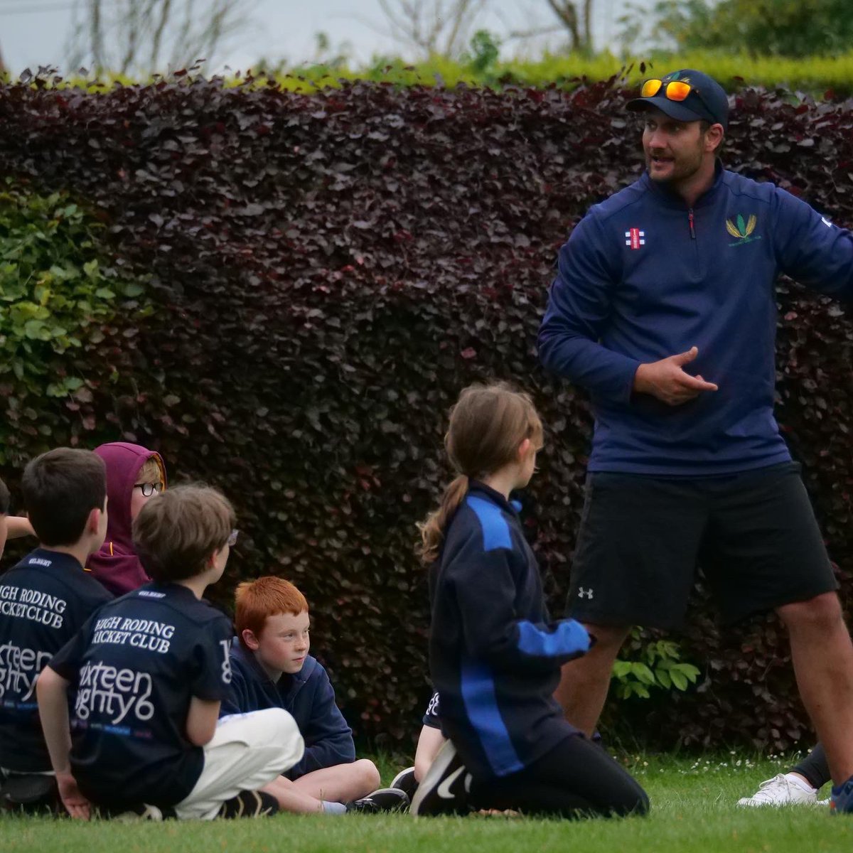 ladies_high's tweet photo. The drizzle ๐ง didnโt stop play this evening and our busy colts training session was in full flow!! ๐
#coltstraining #crickettraining #motivation #skills #development #determination https://t.co/t6L6zwTONd