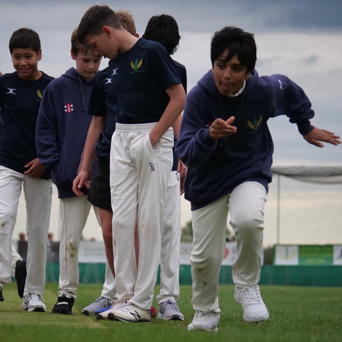ladies_high's tweet photo. The drizzle ๐ง didnโt stop play this evening and our busy colts training session was in full flow!! ๐
#coltstraining #crickettraining #motivation #skills #development #determination https://t.co/t6L6zwTONd