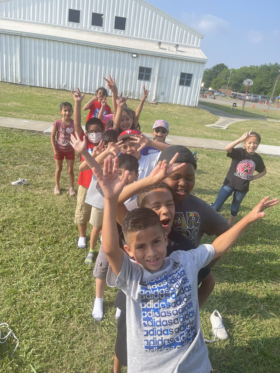 steppintheclass's tweet photo. Field day was a success!! I had a great first field day as a teacher experience thanks to @coach_darstpe @ASJohnston1 #jaguarnation #fluentinsuccess https://t.co/uwEGpMzU14