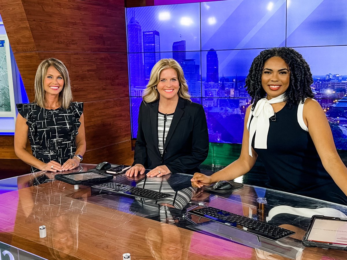FeliciaLawrence's tweet photo. Ready for race weekend! The #Indy500 is almost here! ❤️🏁❤️🏁❤️🏁 Can you tell? WE’RE READY!!! @WTHRcom @AnneMarieWTHR @angelabuchman #racing #racemonth #raceday #race #indy https://t.co/UUjSK7pwmy